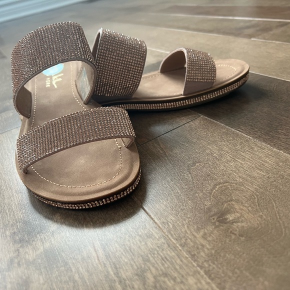 Beige flats shimmering size 8 - Picture 2 of 2